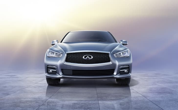 Infiniti Q50 saloon photo gallery